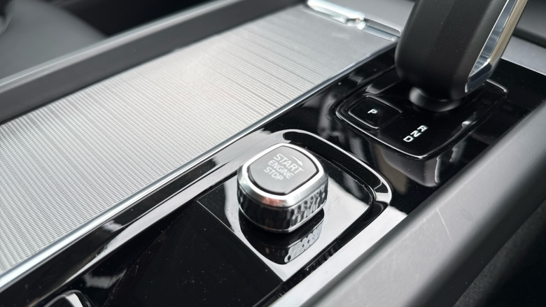 Volvo XC60 2.0 B5P Plus Dark 5dr AWD Geartronic Petrol Estate